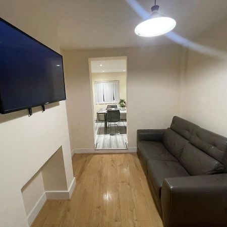 Big 3 Bedroom London House With 2 Bathroom プラムステッド エクステリア 写真