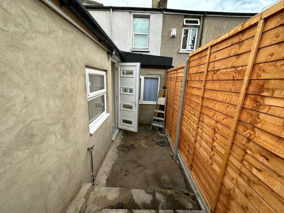 Big 3 Bedroom London House With 2 Bathroom プラムステッド エクステリア 写真