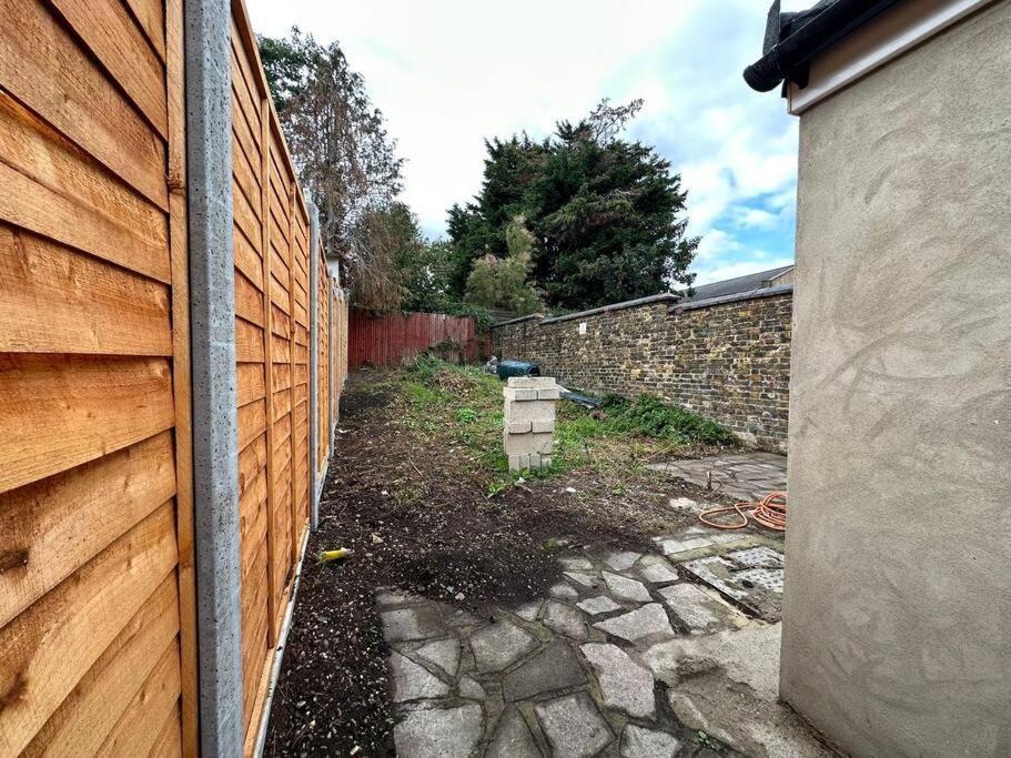 Big 3 Bedroom London House With 2 Bathroom プラムステッド エクステリア 写真