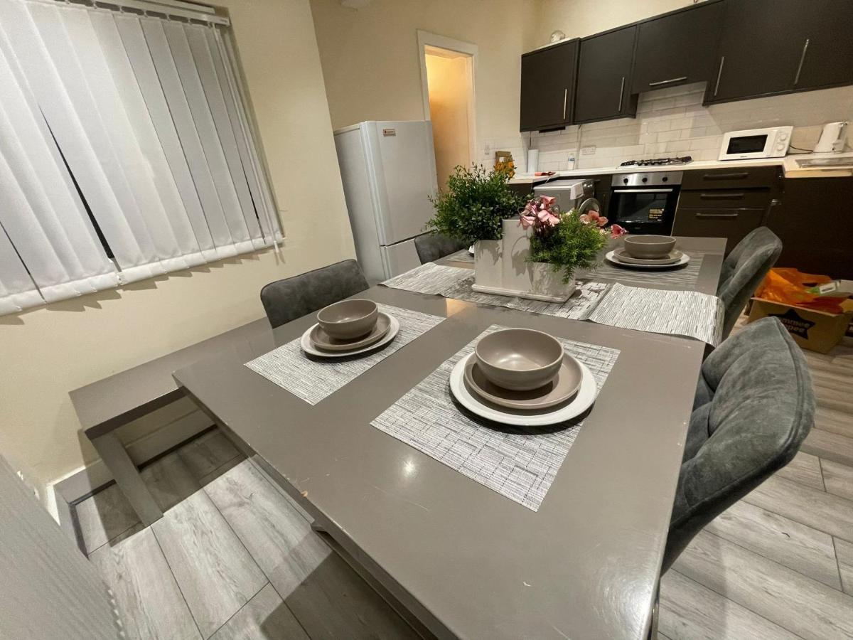 Big 3 Bedroom London House With 2 Bathroom プラムステッド エクステリア 写真