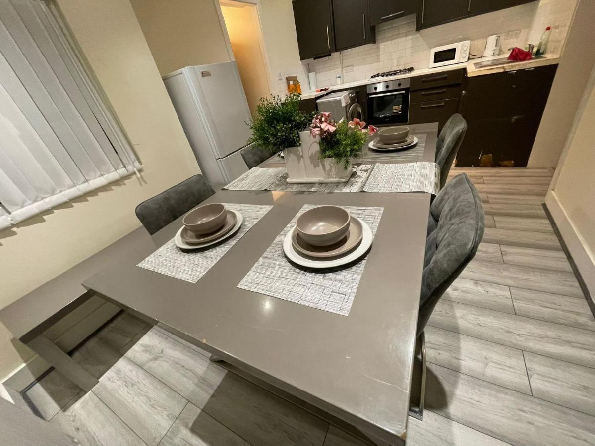 Big 3 Bedroom London House With 2 Bathroom プラムステッド エクステリア 写真