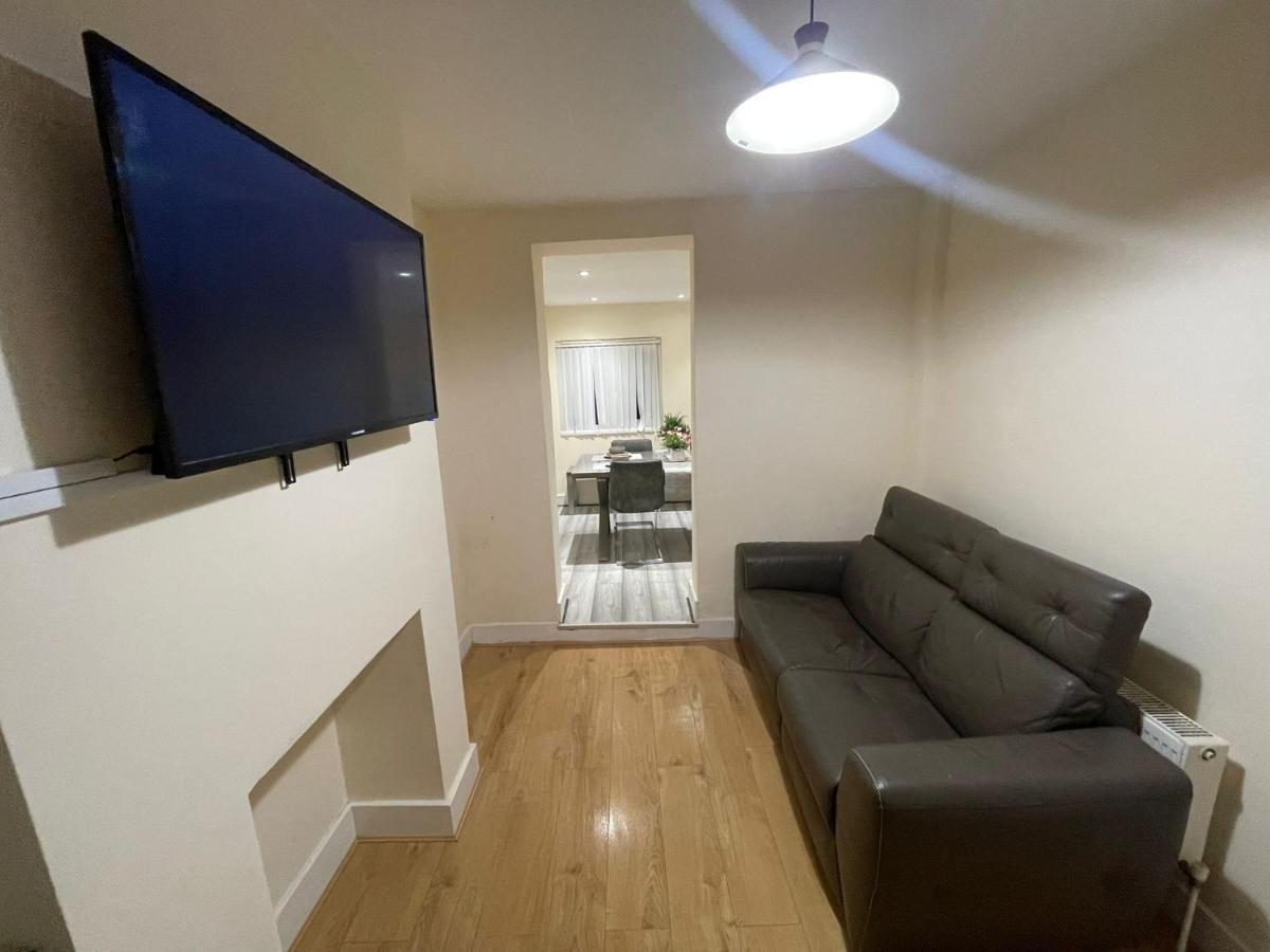 Big 3 Bedroom London House With 2 Bathroom プラムステッド エクステリア 写真