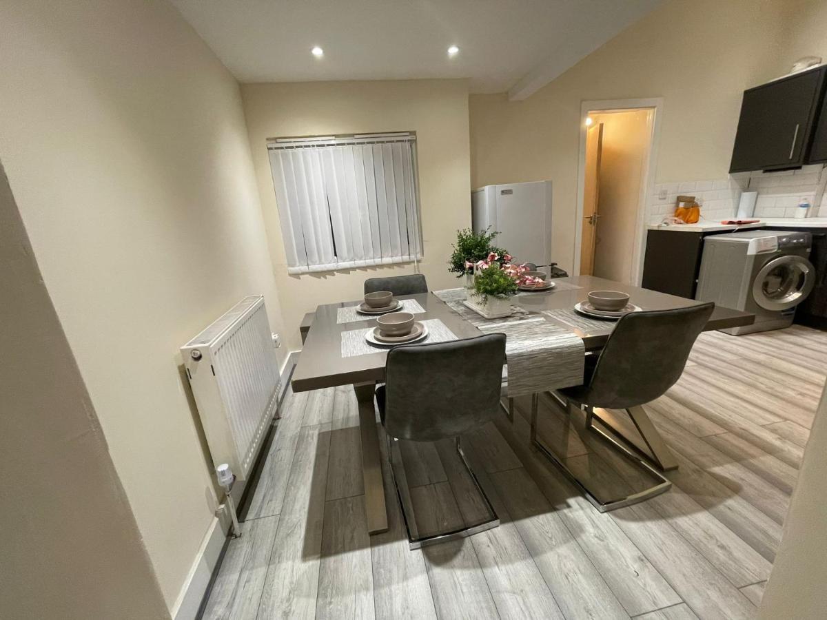 Big 3 Bedroom London House With 2 Bathroom プラムステッド エクステリア 写真